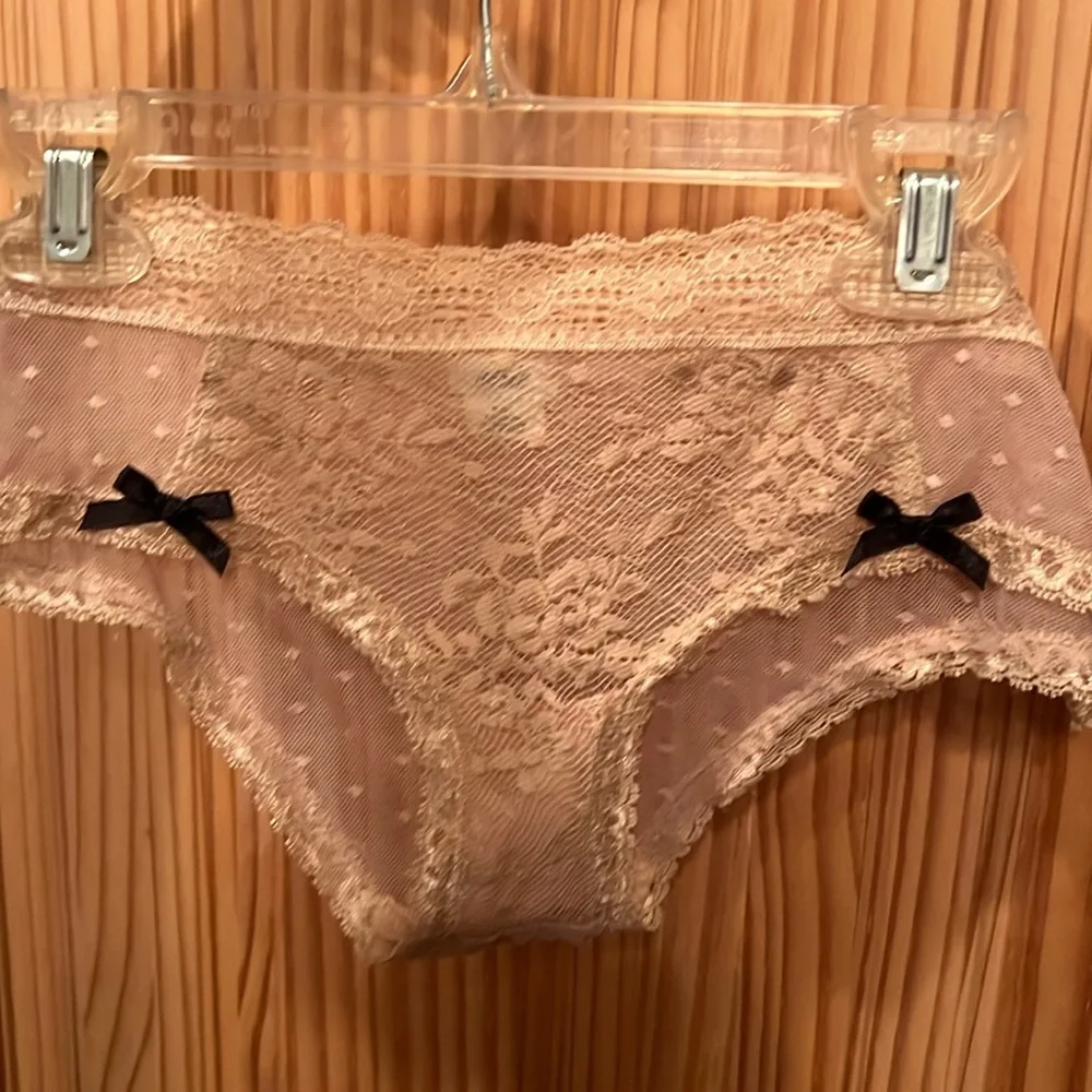 NWOT Aerie American Eagle nude lace undies polka dot back with black bows Medium